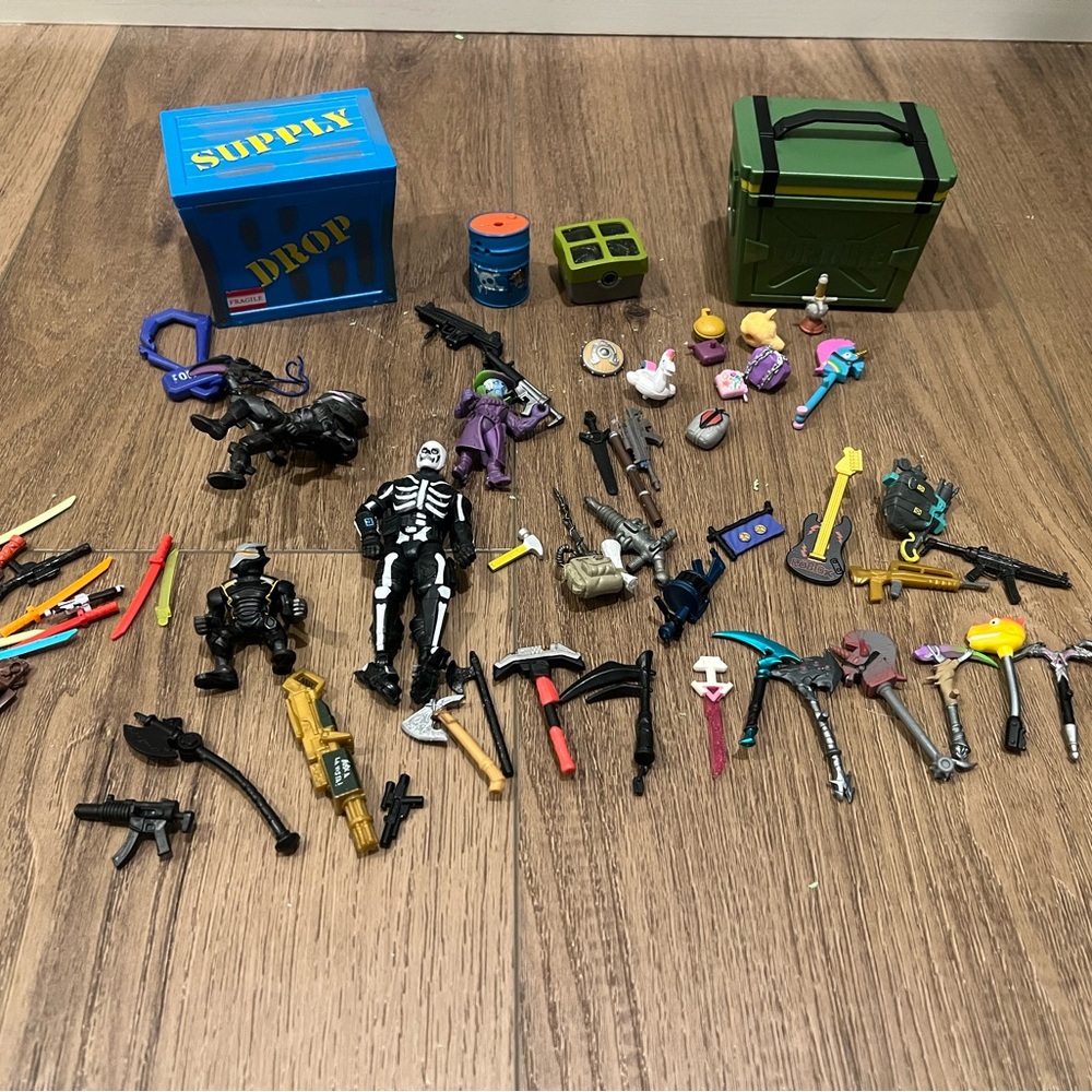 Fortnite Supply Drop and Loot Battle Boxes with Accessories and Figures